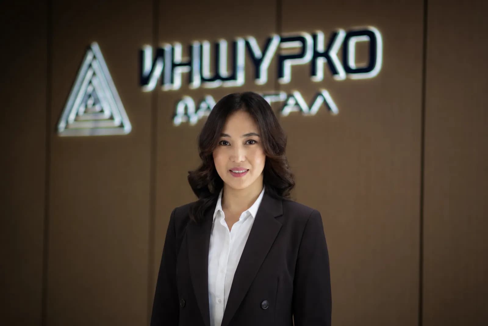 Б. Оюун